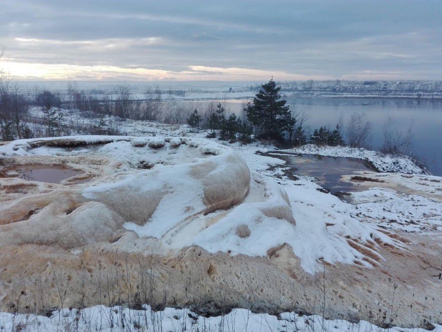 На промплощадці необхідно спорудити установку для перероблення відібраних концентрованих шахтних розсолів на технічну сі