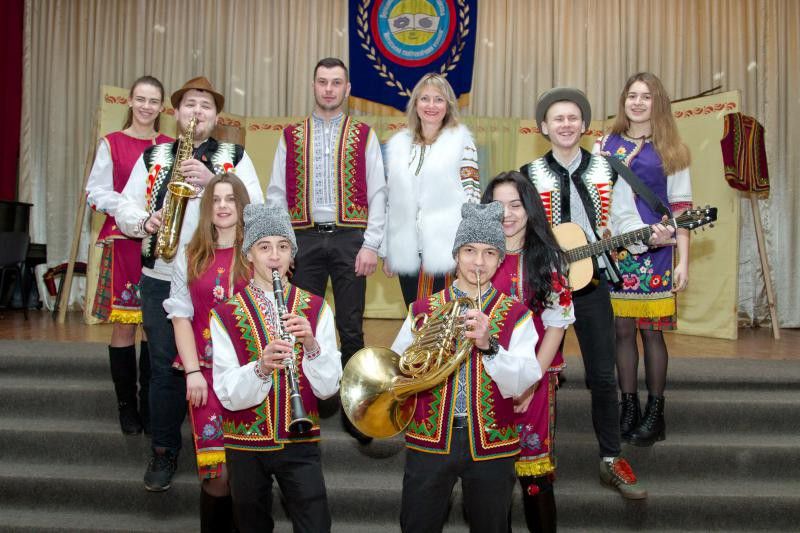 Колядки й вінчівки у виконанні студентів і викладачів неабияк усіх звеселили напередодні Різдва Христового