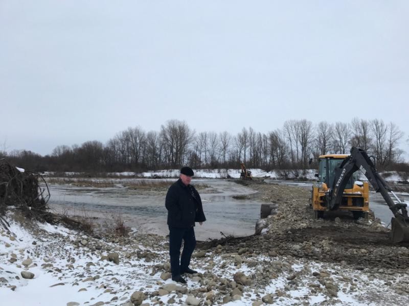 Через раптовий скид води на Чечвинському водосховищі сталося руйнування тимчасового трубного переїзду через річку Чечва 