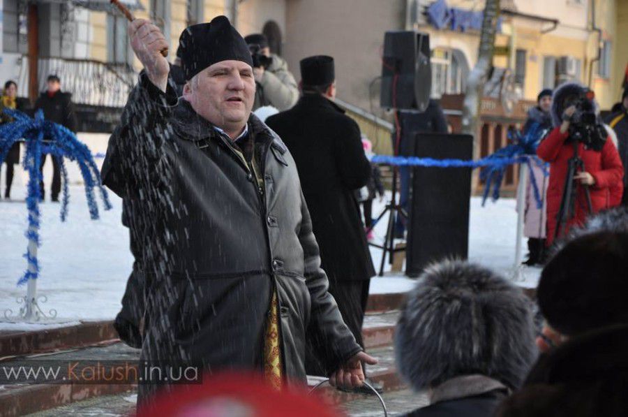 Захід розпочався із окроплення святою водою та благословення