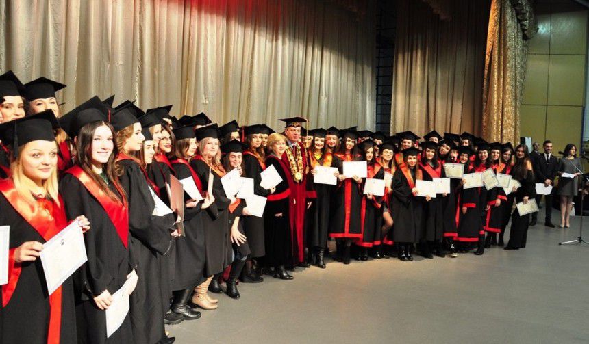 Випускники-магістри зі словами подяки звернулися до своїх вчителів та наставників