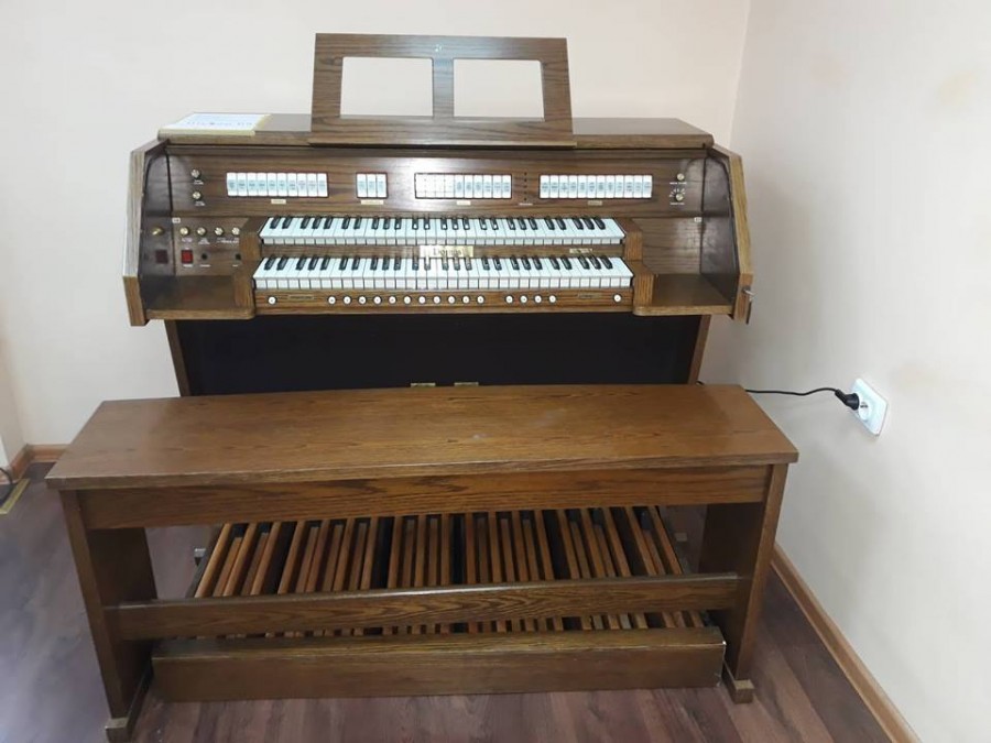 Зараз викладачі Долини вивчають орган і вже дуже швидко юні вихованці закладу зможуть опанувати гру на цьому дивовижному