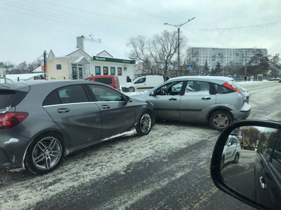 У Калуші на проспекті Лесі Українки зіткнулися дві автівки  | Фото: Юрій Кузь
