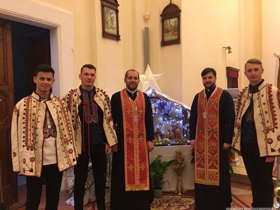 Семінаристи з Івано-Франківська колядували та брали участь у відправах разом із українцями в еміграції