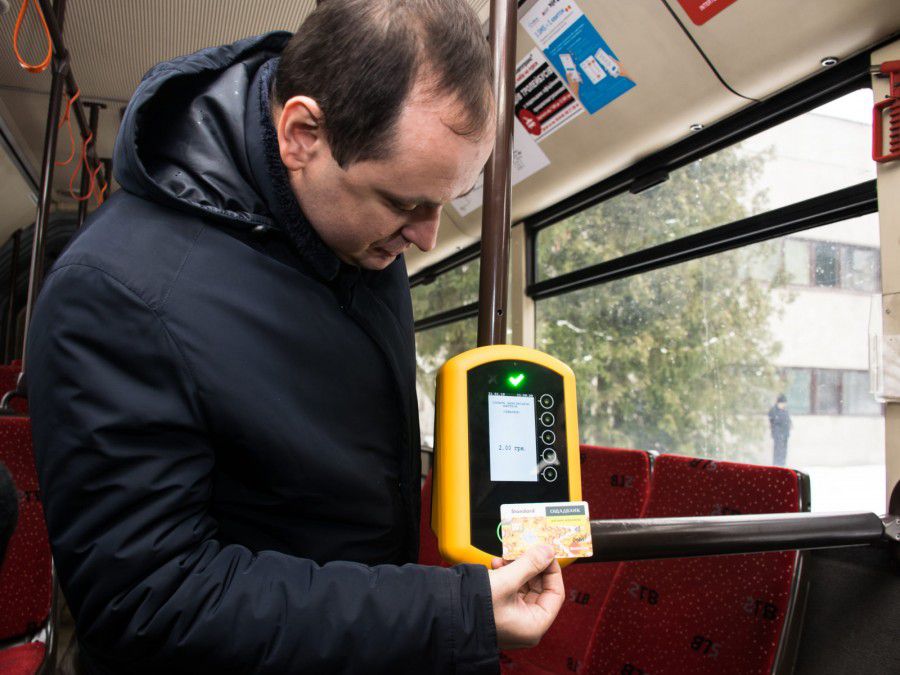 З часом можливість безконтактної оплати за проїзд з&rsquo;явиться і у приватних перевізників, запевний міський голова