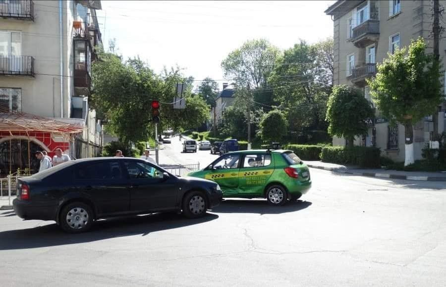 Cвітлофор на перехресті вулиць Ковжуна, Дзвонарська і площі Героїв капітально відремонтують