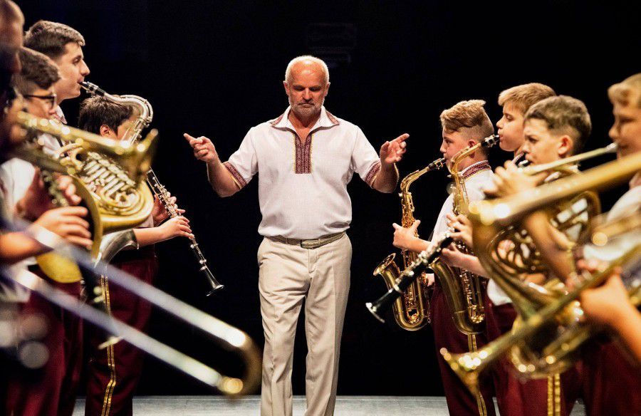 З 1985-го оркестр "Золоті сурми" очолює Іван Шалата