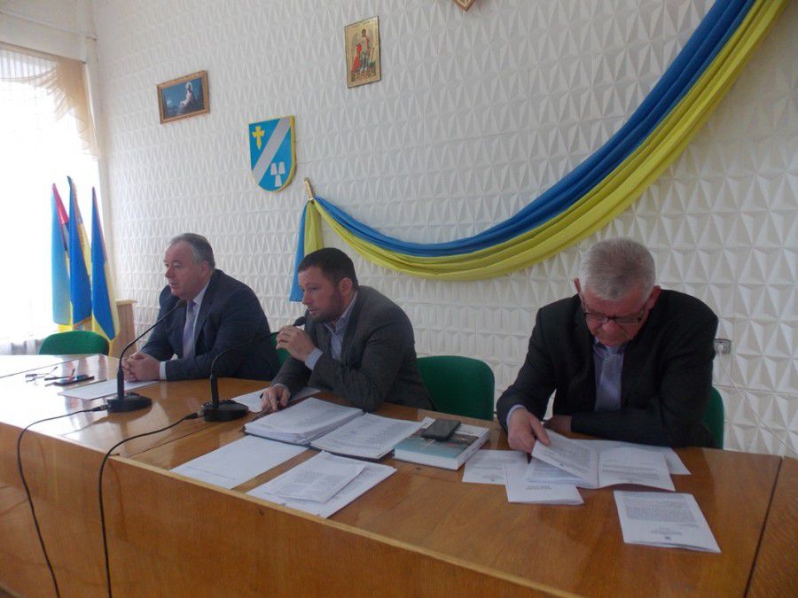 Депутати внесли зміни до складу постійних комісій, затвердили план роботи та оптимізували структуру виконавчого апарату 