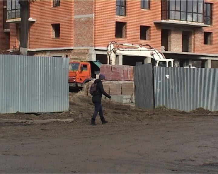 Калушанам остогидло розносити болото до своїх домівок та по всьому місту