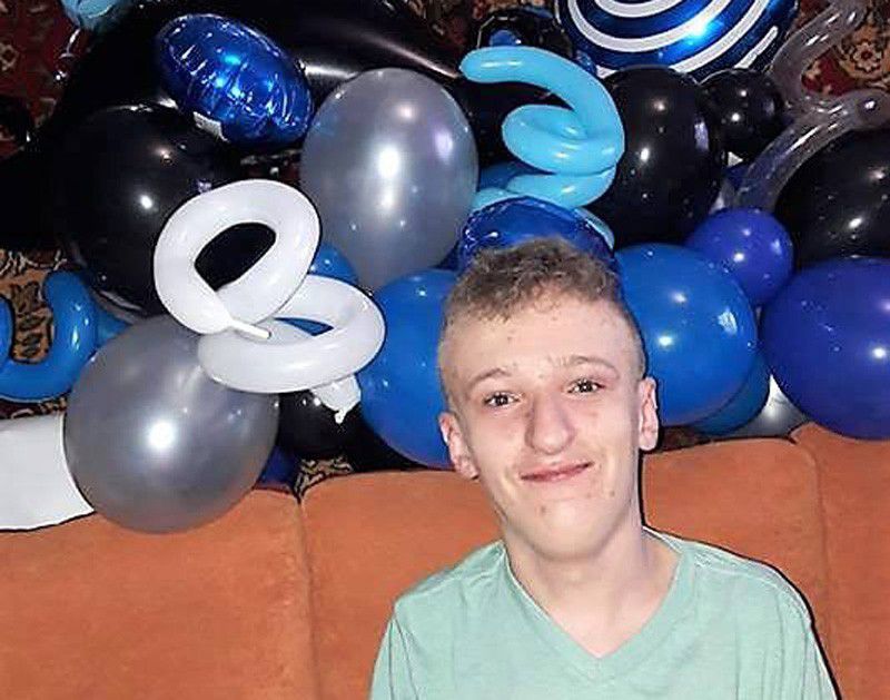 Наразі хлопцеві потрібна операція по закриттю розщелини, допомога на лікування, реабілітацію