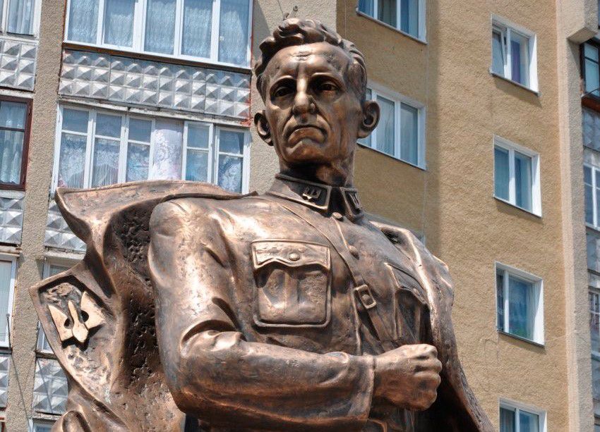 Генерал-хорунжий УПА відзначений Золотим хрестом бойової заслуги 1-го класу (7.07.1950; посмертно) та Золотим хрестом за