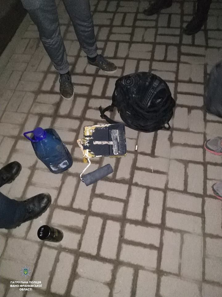 Двох студентів запросили до міського відділу поліції для пояснень