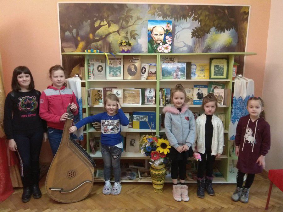 Юні калушани презентували лялькову виставу "Наш Тарас"