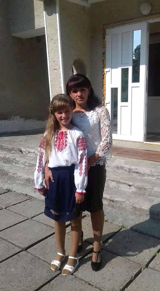 Один хребець у Кароліни зруйнований, а ще два &mdash; пошкоджені. Тож, Каролінку чекає досить довготривала реабілітації