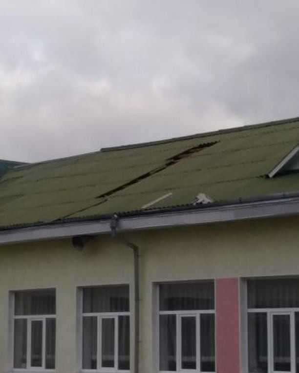 Через негоду закрили центральний вхід в школу №6