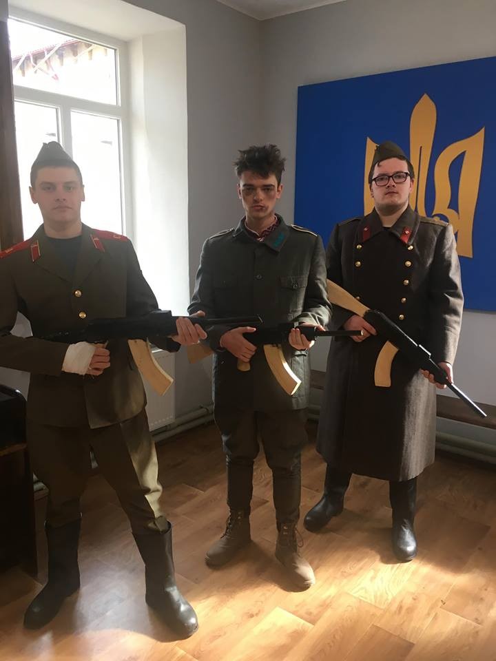 Мороз по шкірі йшов від виконання патріотичних пісень у казематах музею