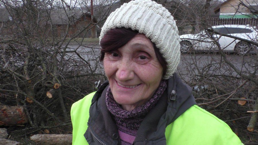 Двірником жінка працює три роки, до того часу здійснювала роботи з прибирання і впорядкування міста у ЖЕКу