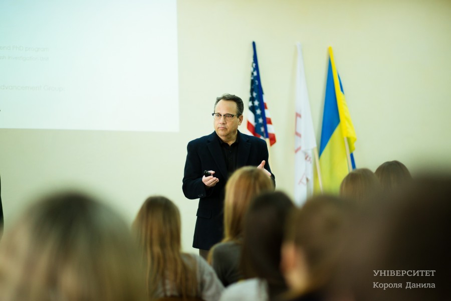 Студенти мали змогу почути та обговорити питання державного управління