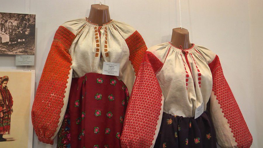 Продемонстрували під час відкриття виставки вплив тодішніх етномотивів на сучасну моду