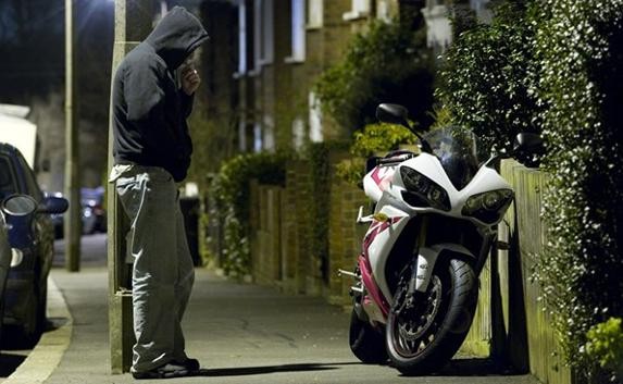 Ілюстрація. Наприкінці минулого року зловмисники викрали один скутер з-під будинку власника, а інші два &mdash; з подвір