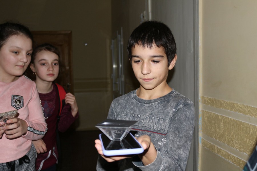 Під час великих перерв учні мали змогу побувати на науковому пікніку, а в актовій залі діяла виставка мінералів