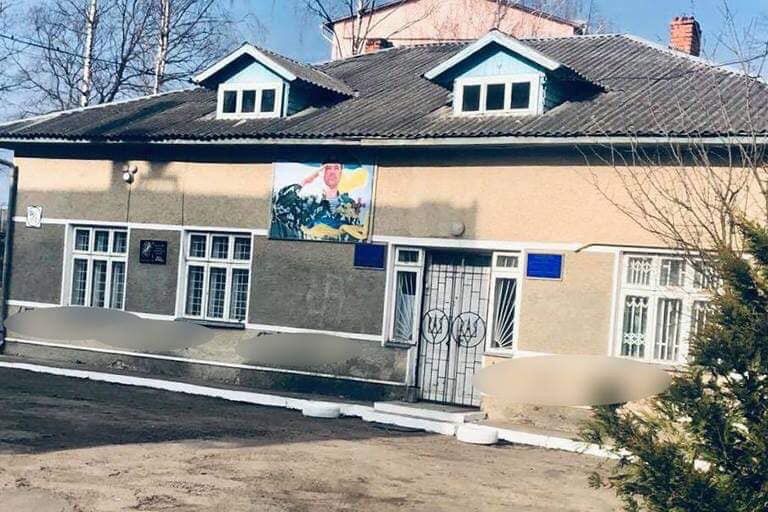 Зловмисник неодноразово судимий, у 2019 році вийшов з місць позбавлення волі за вчинення аналогічного злочину