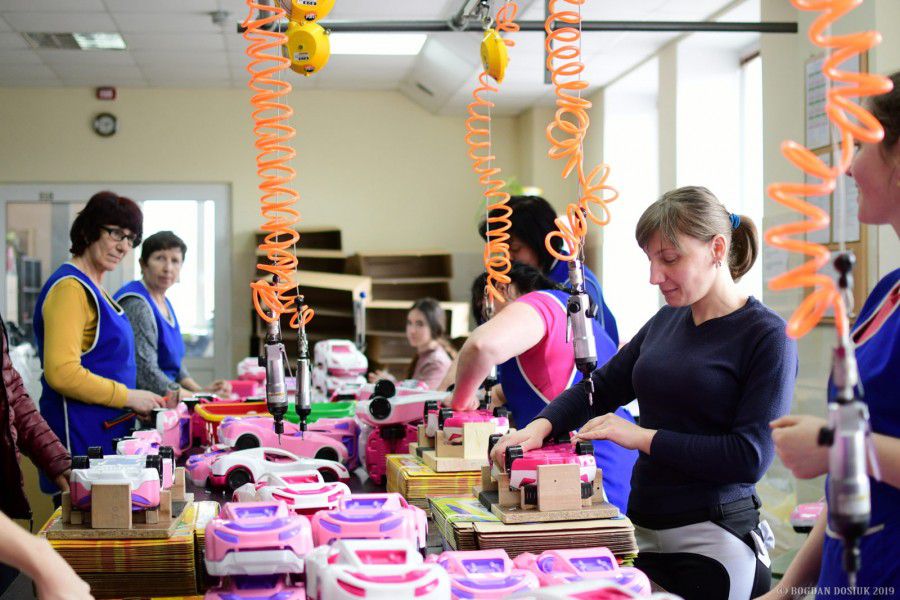 За свої 18 років існування підприємство суттєво розвинулося і випускає нині 600 найменувань продукції