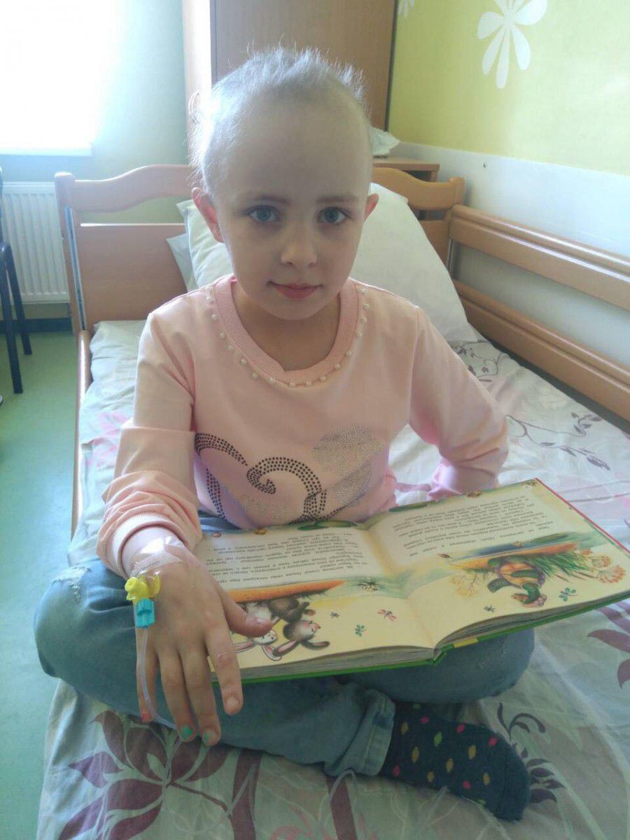 Наразі сім'я розпочала збір коштів на лікування 8-річної Ані за кордоном