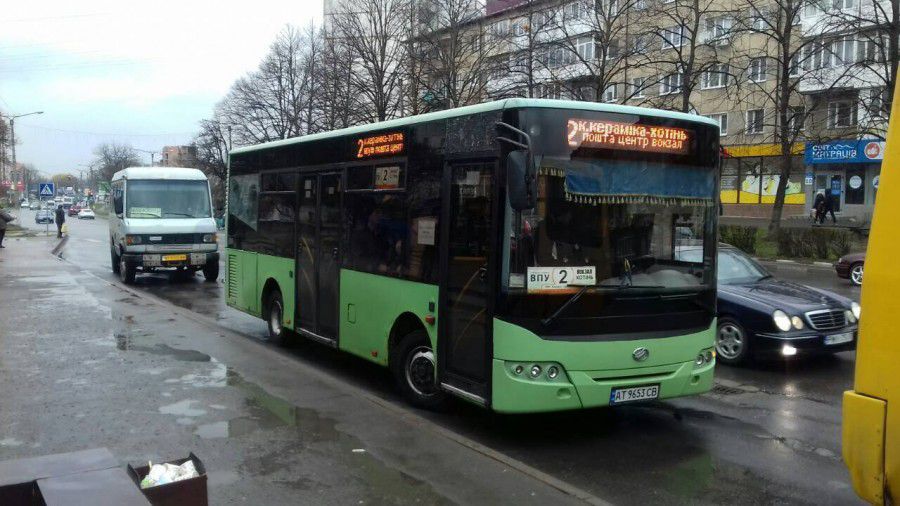 Перевізник купив автобус за 480 тис. гривень, він пристосований для перевезення осіб з інвалідністю та оснащений інформа