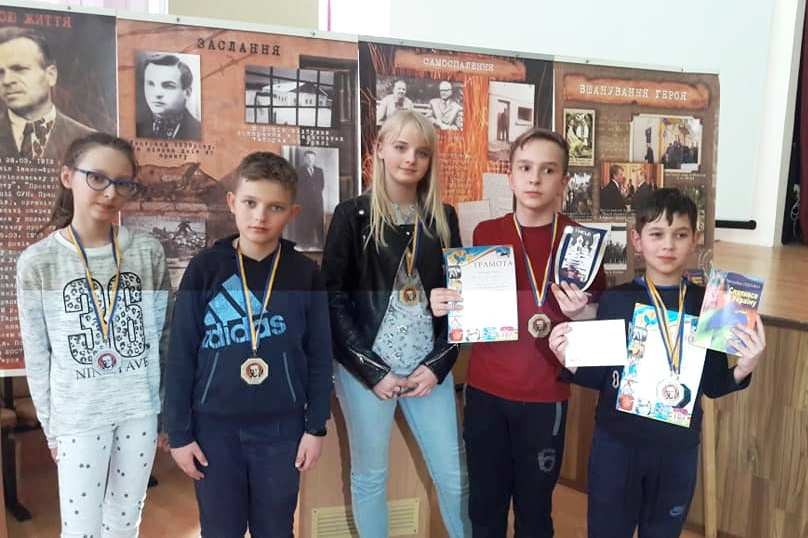 Усі учасники турніру мали можливість отримати в подарунок книгу &ldquo;Спалений за Україну&rdquo; про життя Олекси Гірни