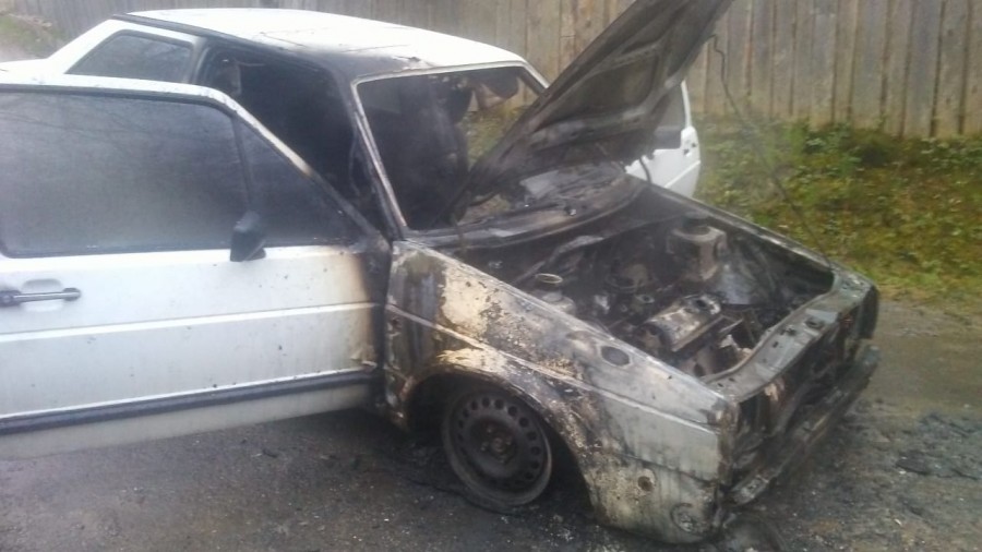 Внаслідок пожежі вогнем пошкоджено моторне відділення автомобіля