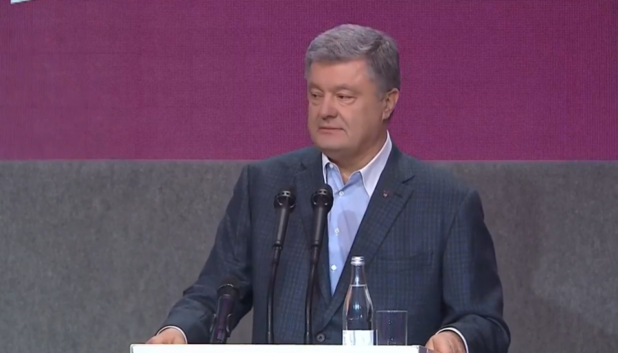 Чинний президент заявив, що не має наміру після президентських виборів змінювати голів МЗС та Міноборони
