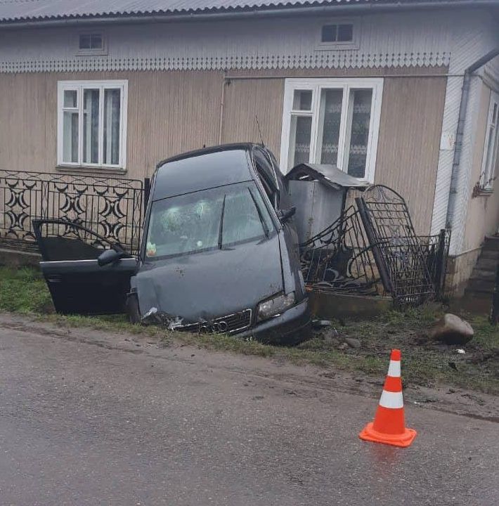 У ДТП постраждало двоє людей: водій та пасажир