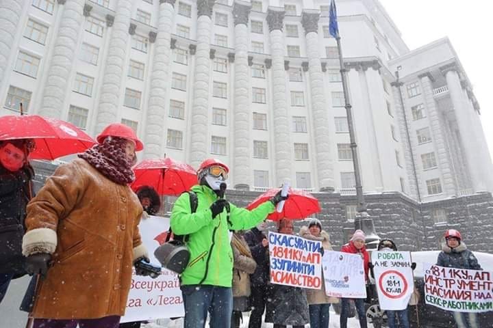 Секс-працівники об'єднуються в спільноту, проводять різноманітні зустрічі, акції та марші