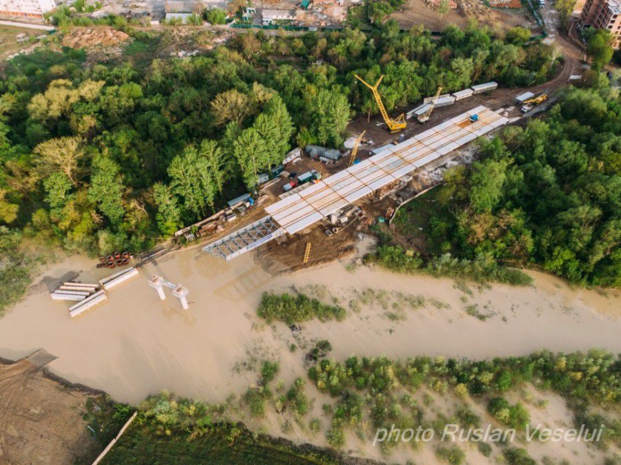 Новий міст витримав велику воду, адже конструкція дуже надійна