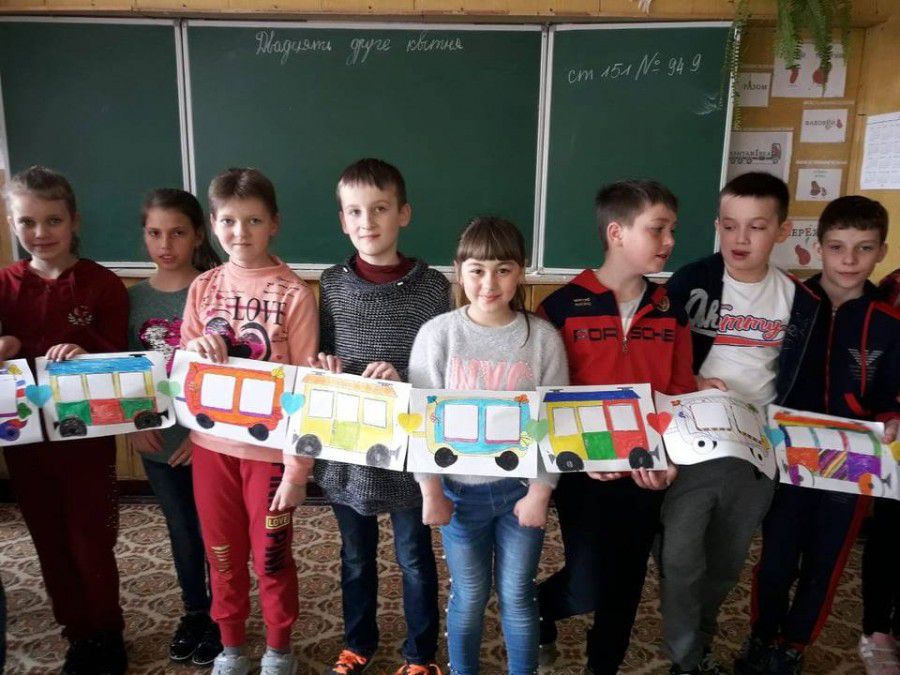 Упродовж тижня в ліцеї відбулися акції "Гірлянда добрих справ" та "Візьміть те, що вам потрібно"