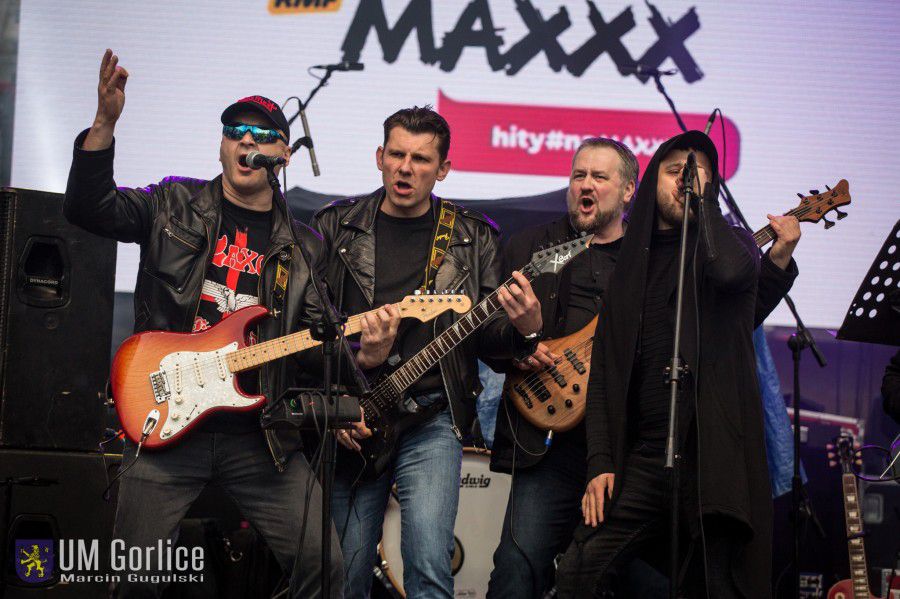 На День міста мер Горліц Рафаль Кукла (посередині) став справжньою рок-зіркою | Фото: Gorlice.pl/Facebook