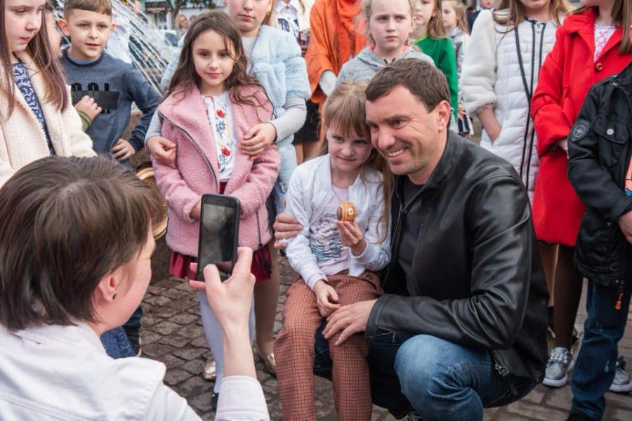 Андрій Іванчук активно "пішов у народ" Коломиї