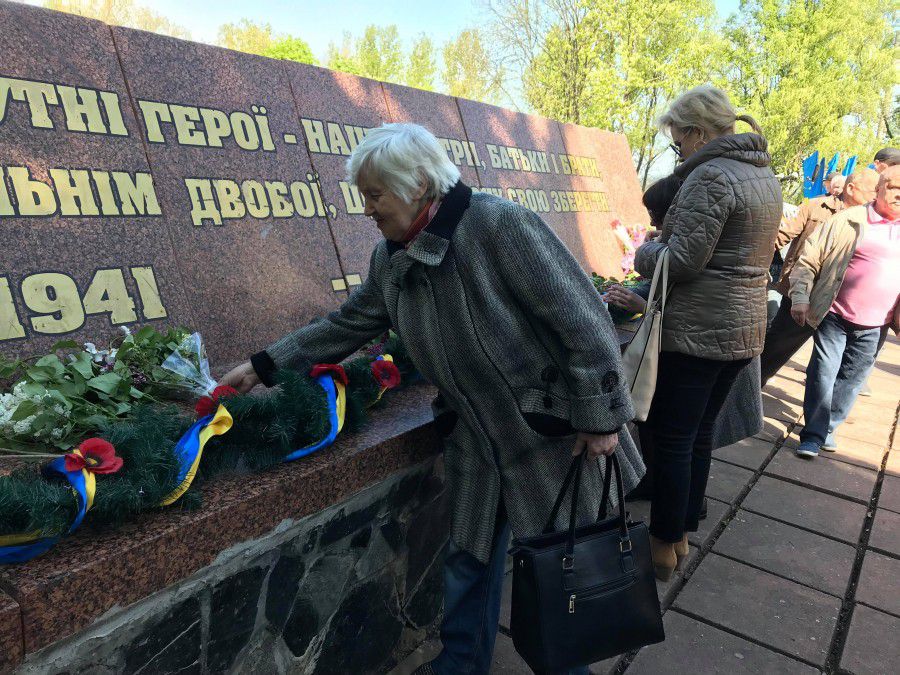 Бузком калушани вшанували пам'ять загиблих у Другій світовій війні