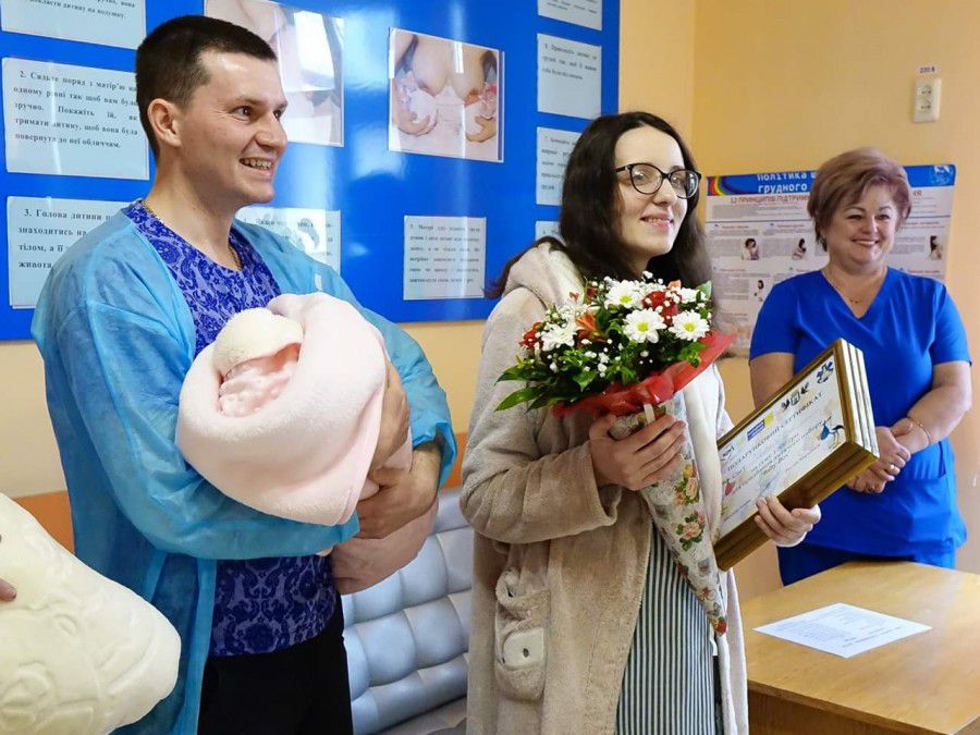 Міський голова  вручив батькам подарункові сертифікати