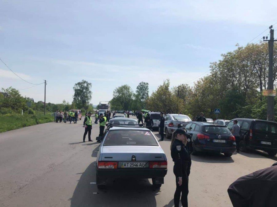 За словами чиновників, вже акумульовані кошти для ямкового ремонту, але черга до дороги Калуш &mdash; Осмолода ще не дій