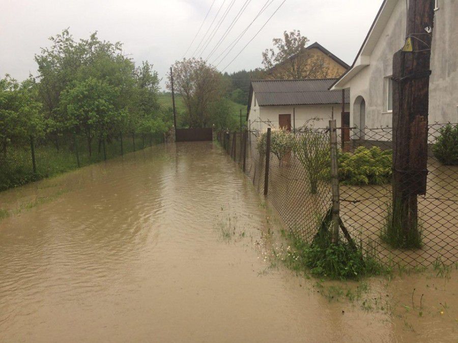 До проведення відновлювальних робіт залучено ресурси спеціалізованих служб цивільного захисту міста