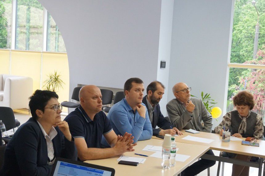 Експерне середовище підтримує також варіант &laquo;п&rsquo;яти нових районів&raquo;