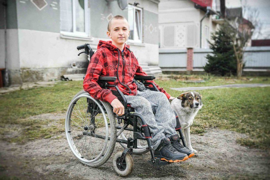 У Володі може з`явитися можливість самостійно пересуватись без допомоги інвалідного візка чи зовнішньої допомоги