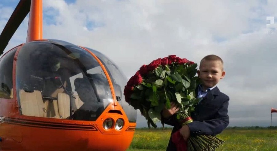 Схему тріумфального вітання хлопчик розробляв у лікарні, де долав рак крові &mdash; лімфобластний лейкоз