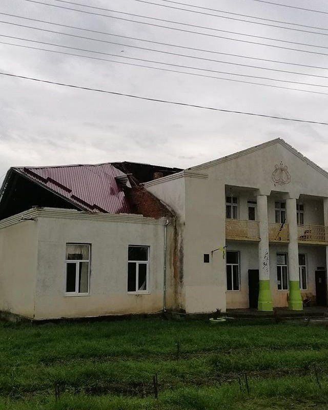 Негода зірвала дах Народного дому в селі Бережниця | Фото: Олег Луцан