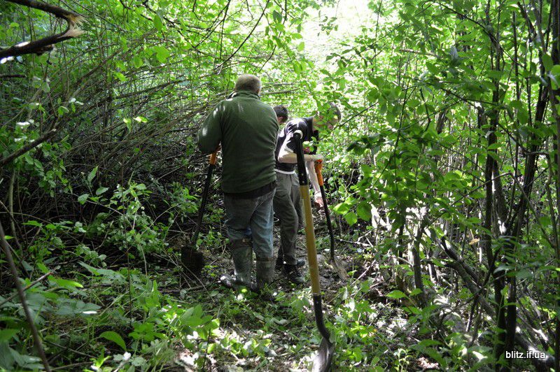 Колись на могилах німецьких солдатів стояли хрести, потім вони погнили, кажуть у сільській раді