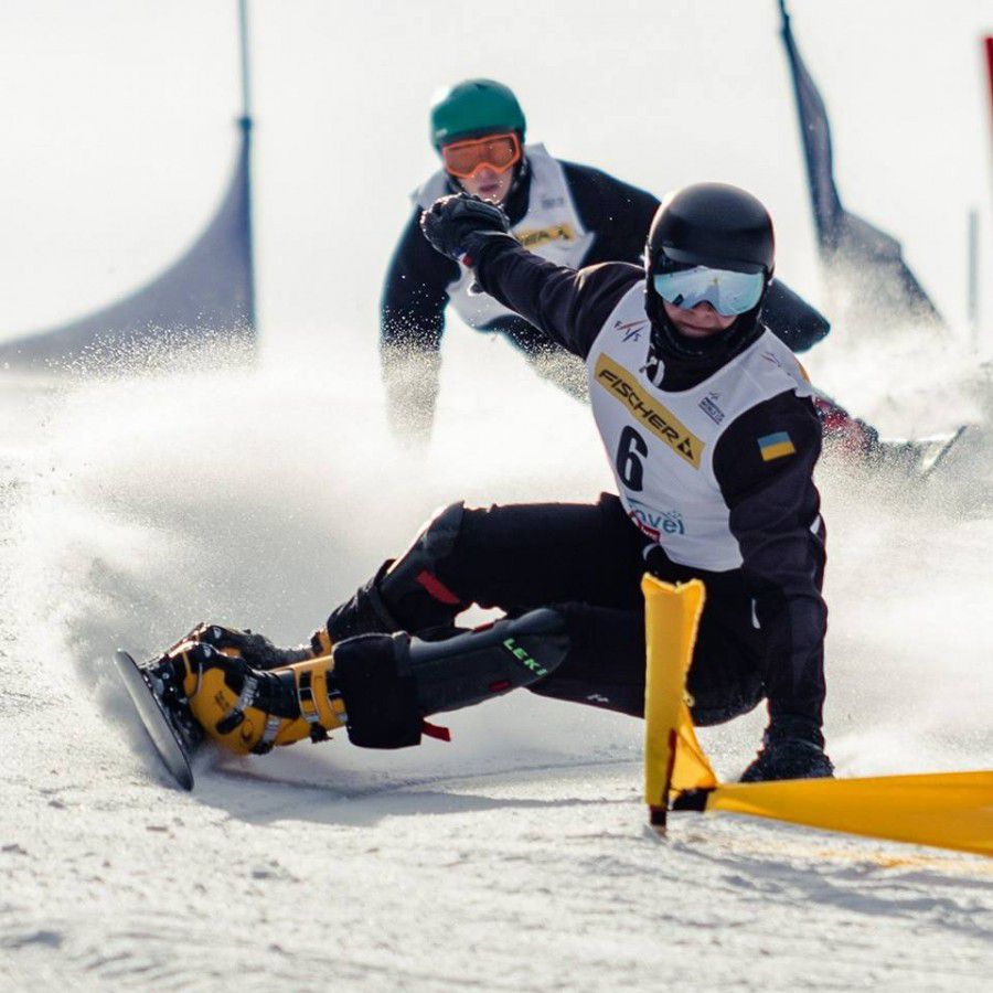 Спортсмен відзначає, що по дорозі на тренування його автівку переслідують. Причому представники іншої банди