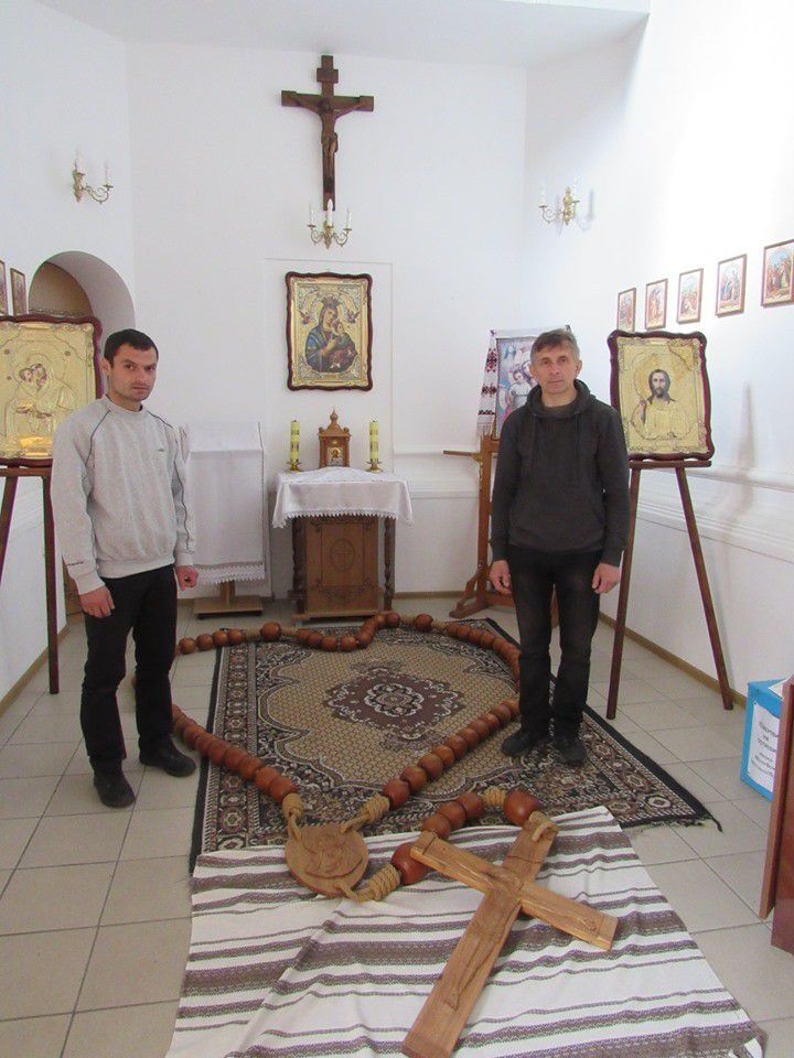 Найбільша дерев'яна вервиця може стати першим християнським рекордом у Книзі рекордів України | Фото: С. Ружицька