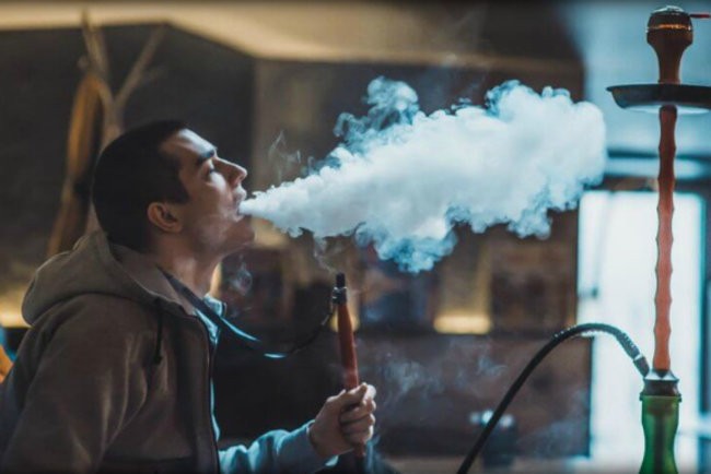 Ілюстрація. Куріння кальяну викликає залежність, адже в кальянній суміші присутній нікотин, як і в сигаретах